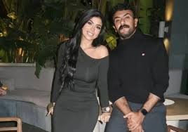 كارولين عزمي تحسم الجدل حول علاقتها بأحمد العوضي